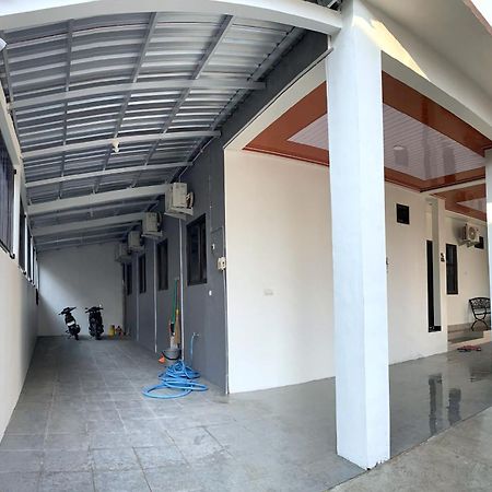 Kusuma Raya Guest House Srondolwetan Екстер'єр фото