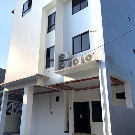 Kusuma Raya Guest House Srondolwetan Екстер'єр фото